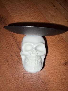 Skull candleholder or tray